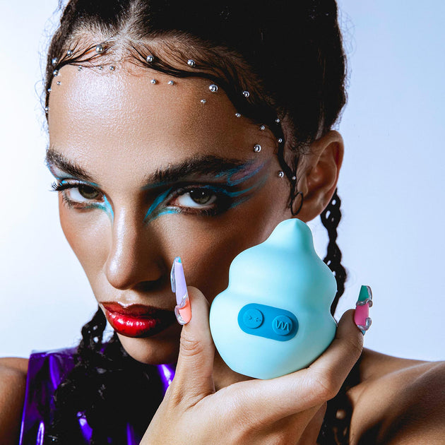 Model with aqua Squish